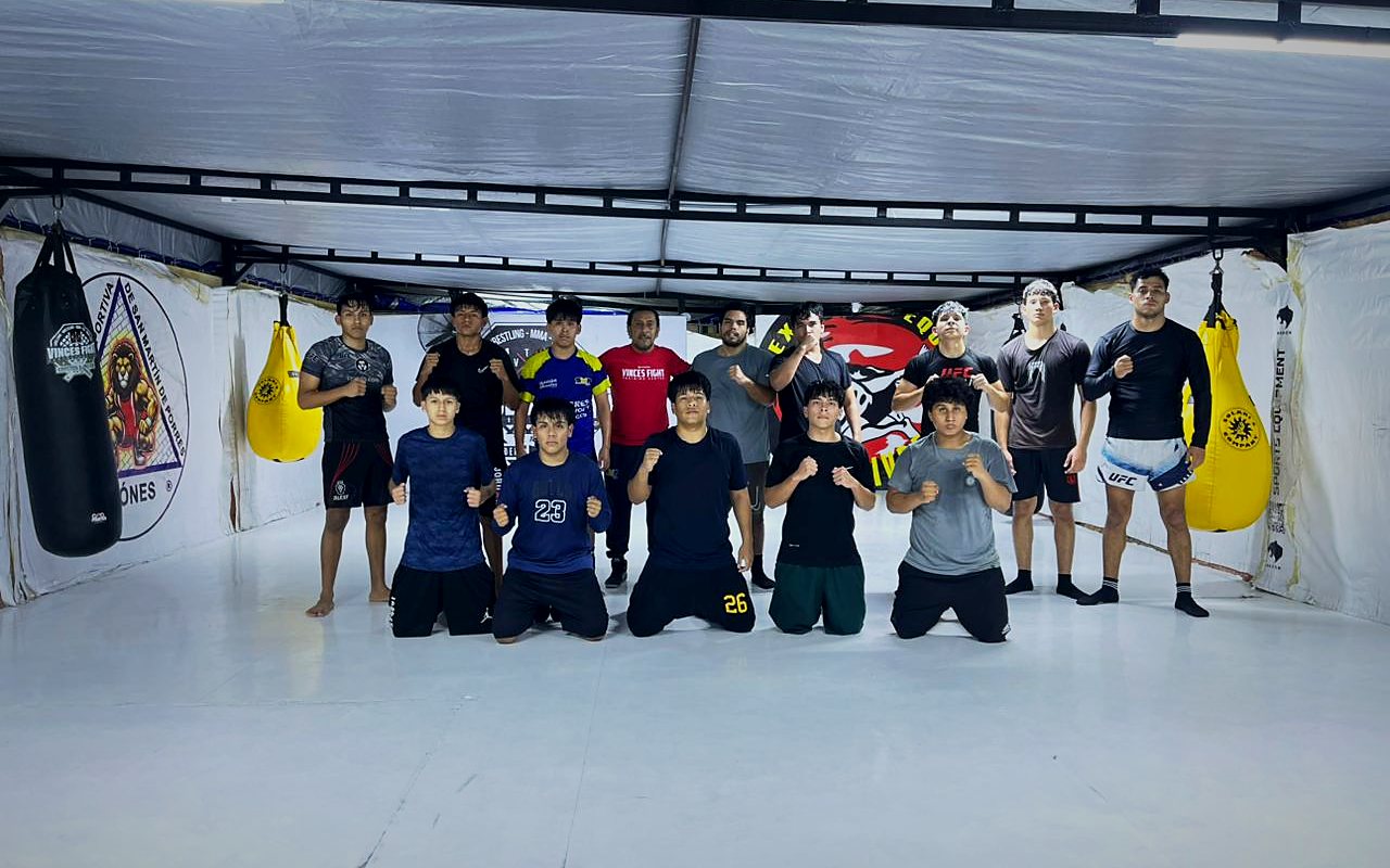 Clase de Lucha Olímpica en la sede San Martín de Porres